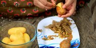 Kartoffeln schälen: Mit diesem Trick geht es in Sekunden