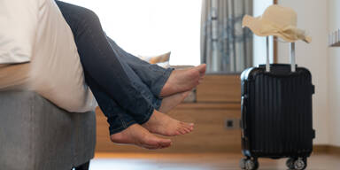 Beim Sex im Hotelzimmer heimlich gefilmt und Videos verkauft