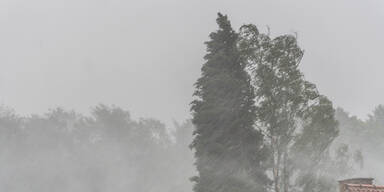 Erdrutsch und weiter Unwettergefahr in der Schweiz