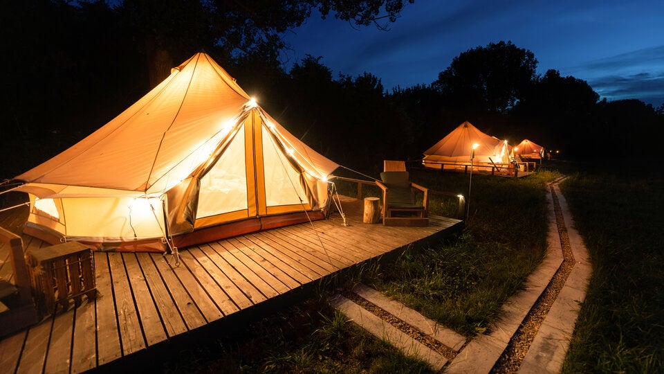 Glamping bietet mehr Platz, eine angenehmere Atmosphäre und verspricht Romantik pur!