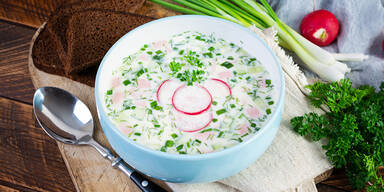 Joghurtsuppe mit Rucola und Radieschen