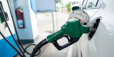 Weltweites Zoll-Beben: Jetzt wird das Tanken billiger