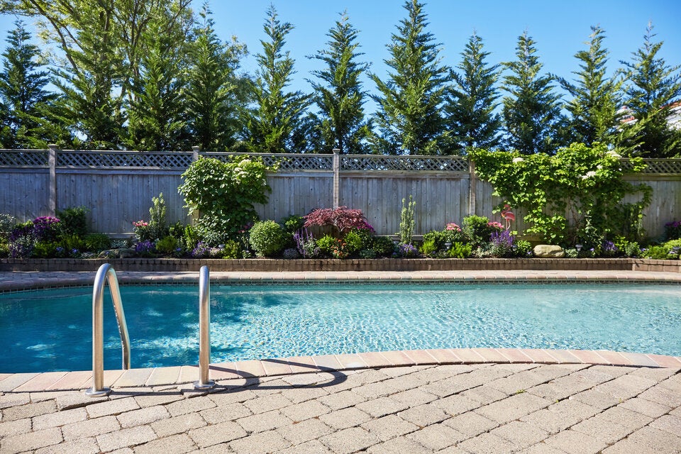 Genial: Mit diesen Pflege-Hacks machen Sie Ihren Pool fit für den Sommer
