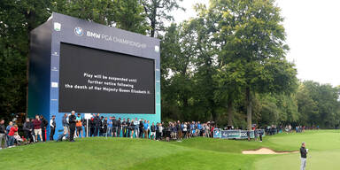 Suspension Golf Tournament Queen