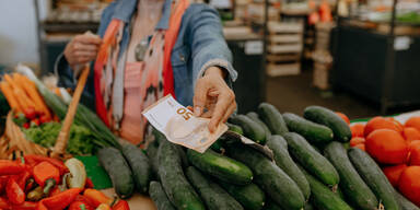 Geld Euro Gem&uuml;se Teuerung
