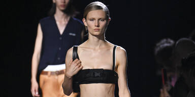 Bauchfrei in den Pariser Fr&uuml;hling