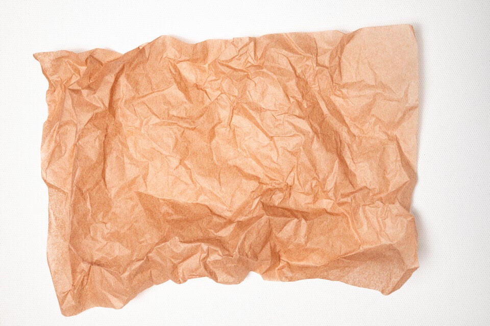 Kein Verrutschen mehr: Mit diesen Hack bleibt das Backpapier an Ort und Stelle