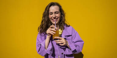 Gefahr im Glas: Diese beliebten Getr&auml;nke ruinieren unsere Z&auml;hne!