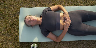 Bauchmuskeln f&uuml;r Faule: So bekommen Sie einen straffen Bauch im Liegen!