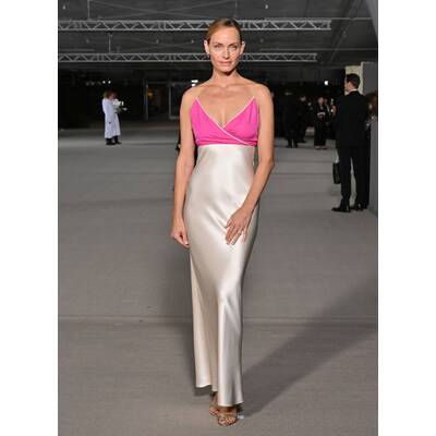 Jessica Chastain in Oscar de la Renta.