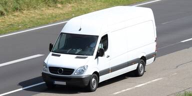 Mordversuch: Mann wollte Polizistinnen mit Transporter töten