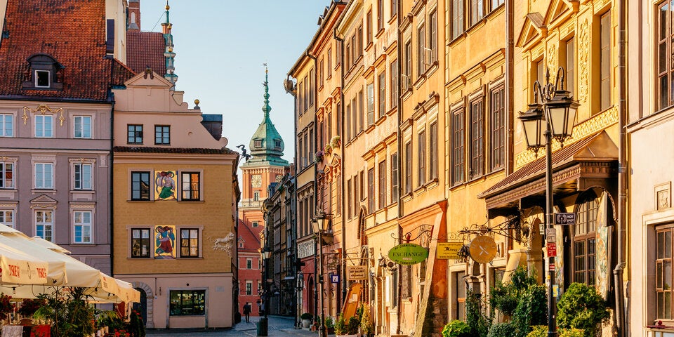 Mittelalterliche Gebäude zieren die Warschauer Altstadt. 