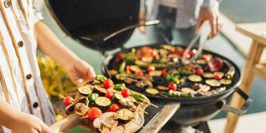 Zweierlei Gem&uuml;se mit Kr&auml;uter-und Curry-Senf-Sauce