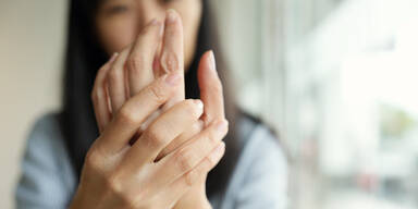 Tastbare Knoten in der Handfläche