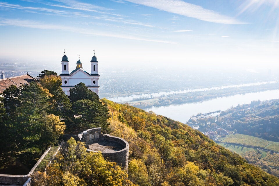 Blick nach Klosterneuburg vom Leopoldsberg und Kahlenberg aus. 