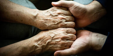 Blue Zones: Mit diesen Insider-Tipps können Sie 100 Jahre alt werden