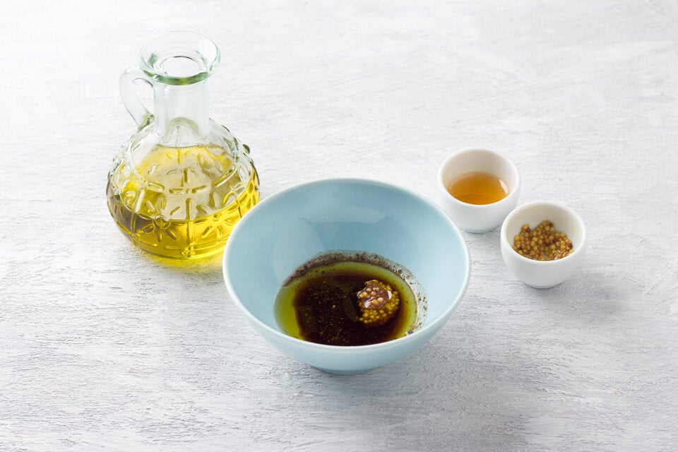 Gesunde Salatdressings: So sparen Sie Kalorien, ohne auf Geschmack zu verzichten