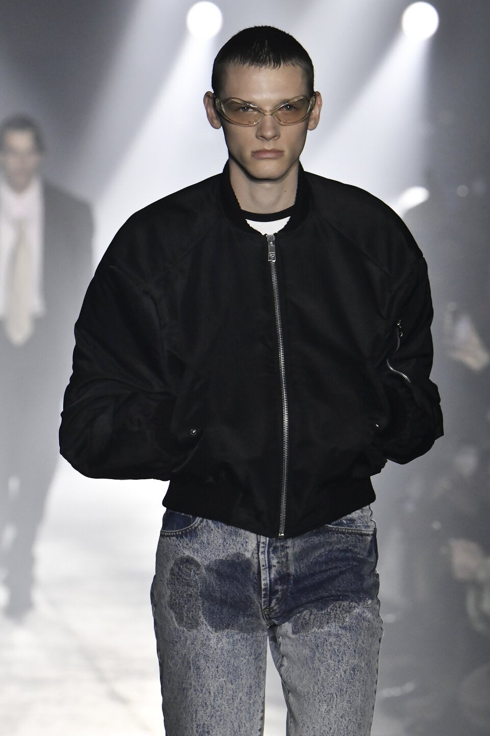 Neuer Trend? Riesen-Wirbel um Jeans mit Pipi-Flecken