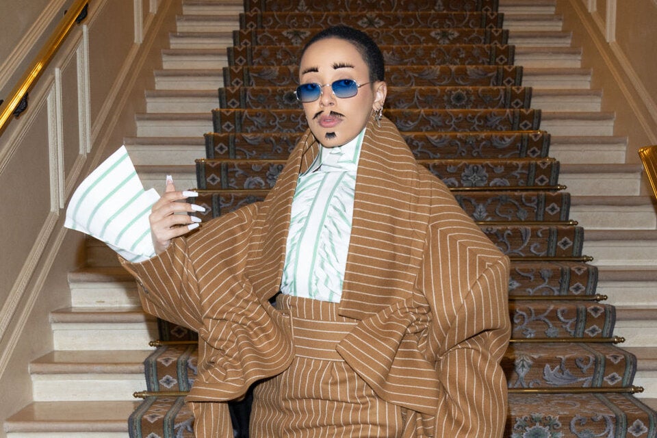 Doja Cat ist bereits seit längerem Fan des Trends und stylt sich gerne absurd.
