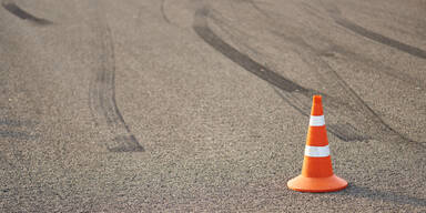 PKW krachte gegen Hausmauer: Verletzter Crash-Lenker gefunden