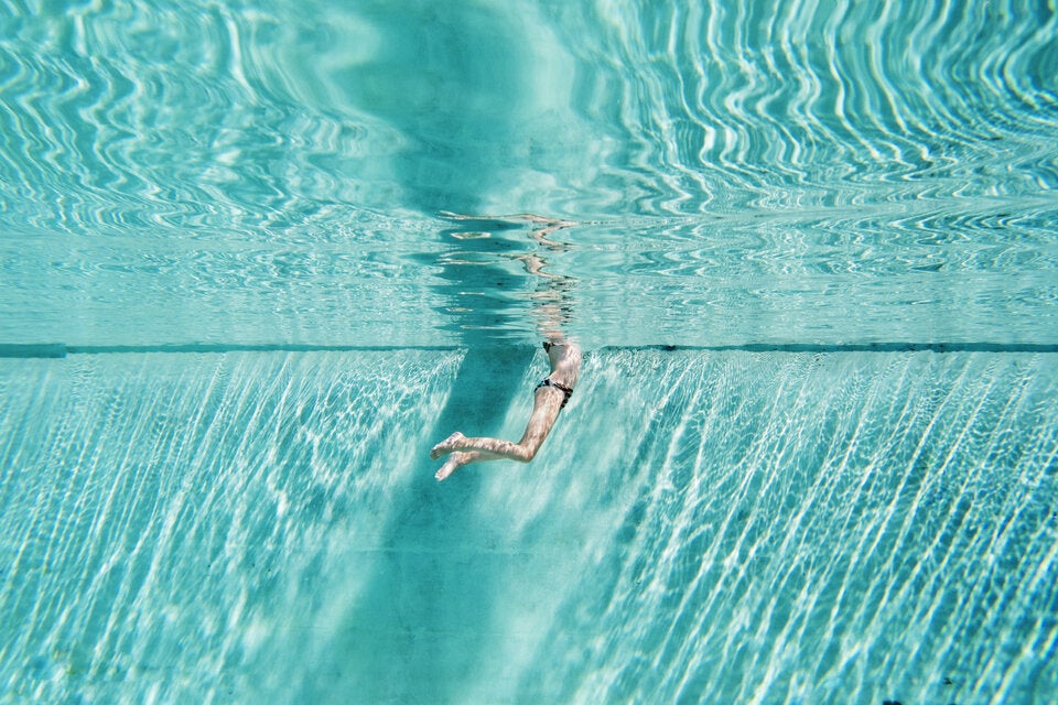 Weshalb Sie NIE in den Pool pinkeln sollten