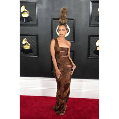 Amanda Reifer mit Turbo-Frisur