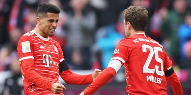 FC Bayern M&uuml;nchen Joao Cancelo Thomas M&uuml;ller