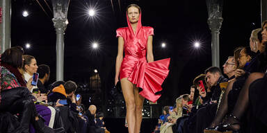 Eleganz und Innovation am Pariser Catwalk