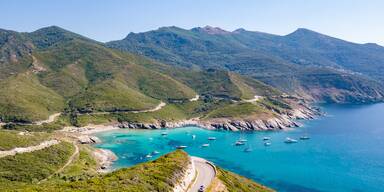 Korsika will mehr Urlauber & kauft einfach selbst die Flugtickets