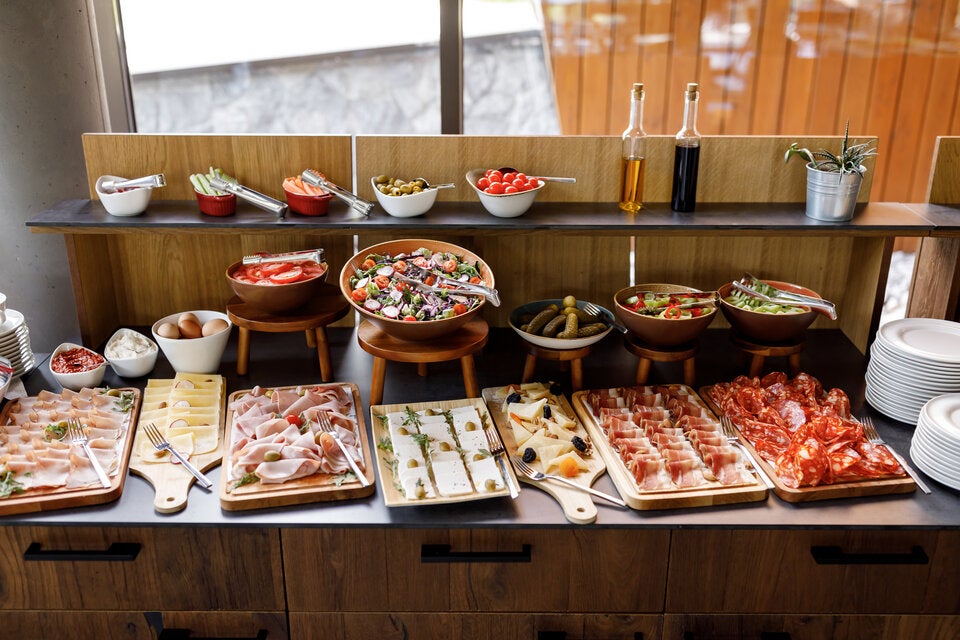 Hotelbuffet: Bei diesen Lebensmitteln droht Vergiftungsgefahr