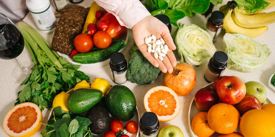 Kurzfristig stärken Vitalstoffe das Immunsystem und die Leistungsfähigkeit. Langfristig dienen sie der Prävention und schützen vor vielen Krankheiten. 