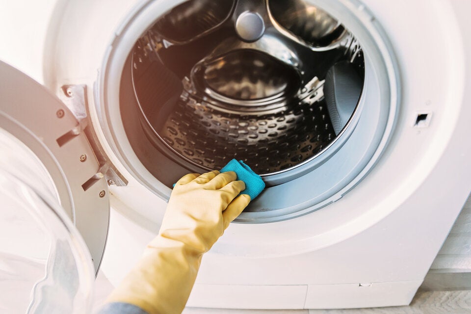 Was tun, wenn die Waschmaschine übel riecht?