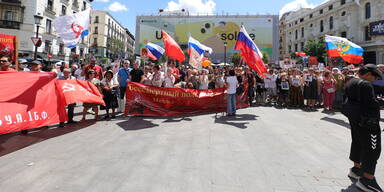 Russische Geheimdienste inszenieren Demos im Ausland