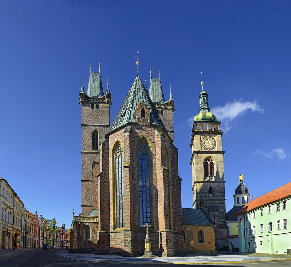 Prägend. Im historischen Center von Hradec Králové beeindruckt die 700 Jahre alte Heilig-Geist-Kathedrale.