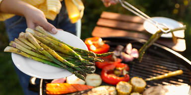 Spargel grillen: Diese genialen Hacks m&uuml;ssen Sie kennen