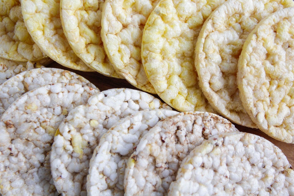 Gesunde Snacks? Von wegen! Schock-Testergebnisse bei Reis- & Maiswaffeln