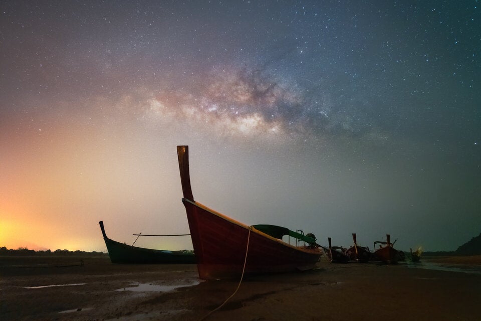 Thailand. Fernab von Lichtern erblickt man in tropischen Nächten die Milchstraße.