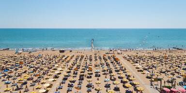 50% der Österreicher planen einen Strandurlaub. Italien zählt zu den beliebtesten Reisezielen.