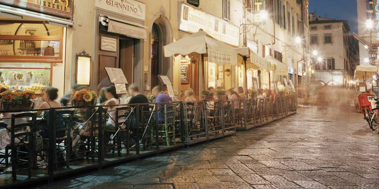 Tourismus-Schock: Beliebtes italienisches Reiseziel verbietet Schanigärten