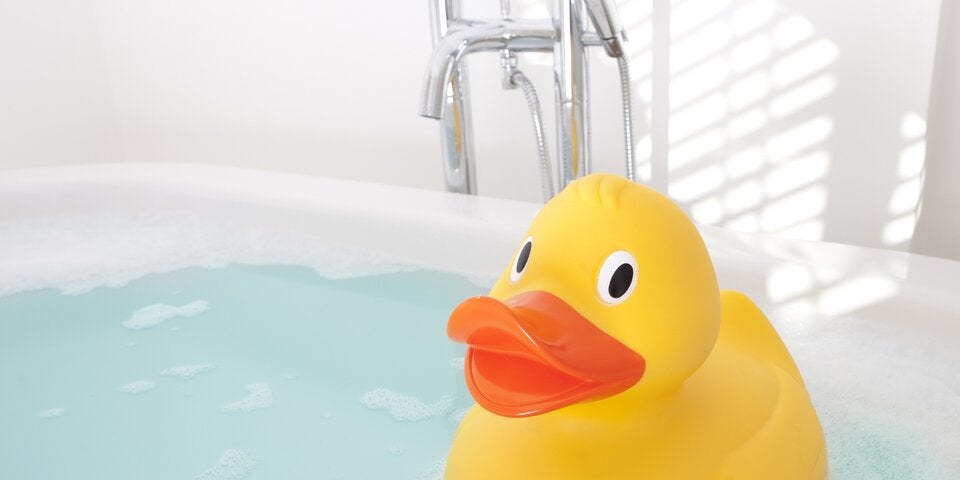 Badeente in der Badewanne