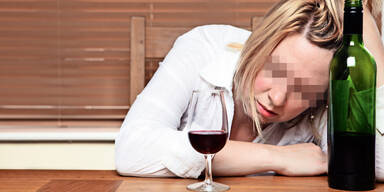 Alkoholikerin Kater Alkohol betrunken Alko-Mutter