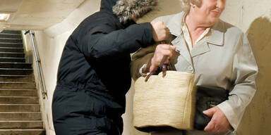 Raub &Uuml;berfall alte Frau Pensionistin