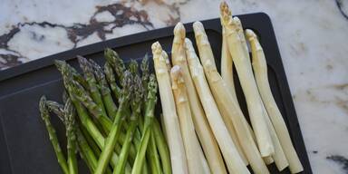 Wei&szlig;er vs. gr&uuml;ner Spargel: So lange sollten Sie ihn wirklich kochen