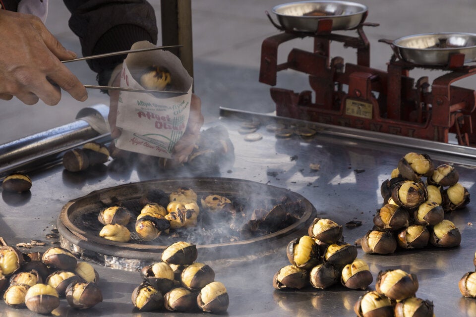Gesund auf dem Weihnachtsmarkt: Diese Gerichte können Sie ohne Reue genießen