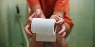 Frauen und Mädchen auf WC gefilmt: Spanner von Reinigungspersonal ertappt