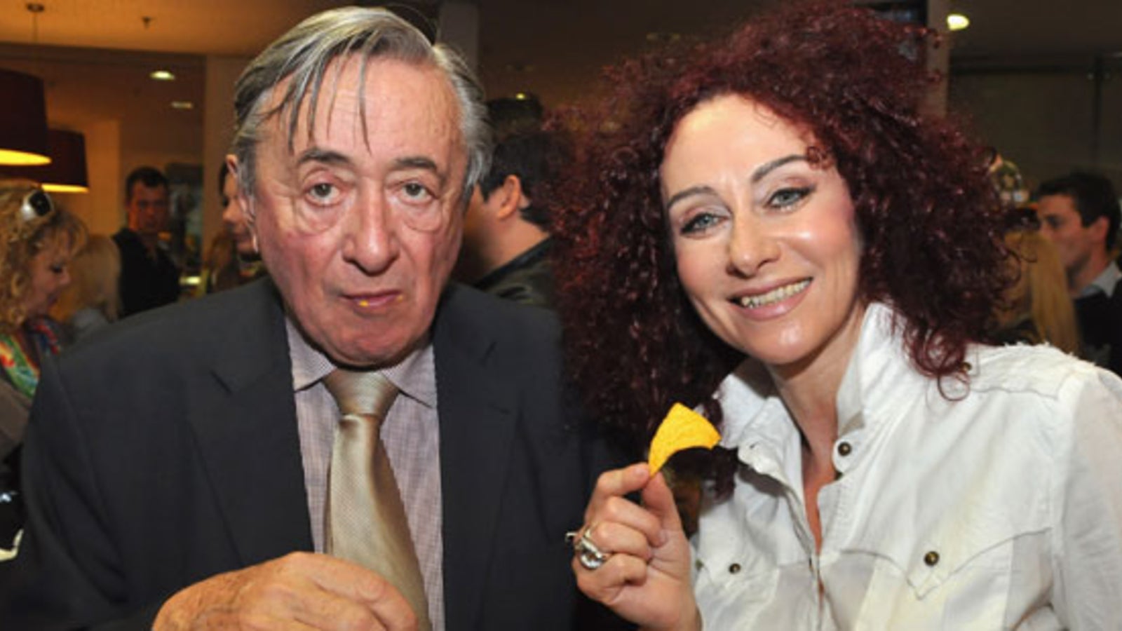 Mausi fliegt aus der Lugner City - stars24