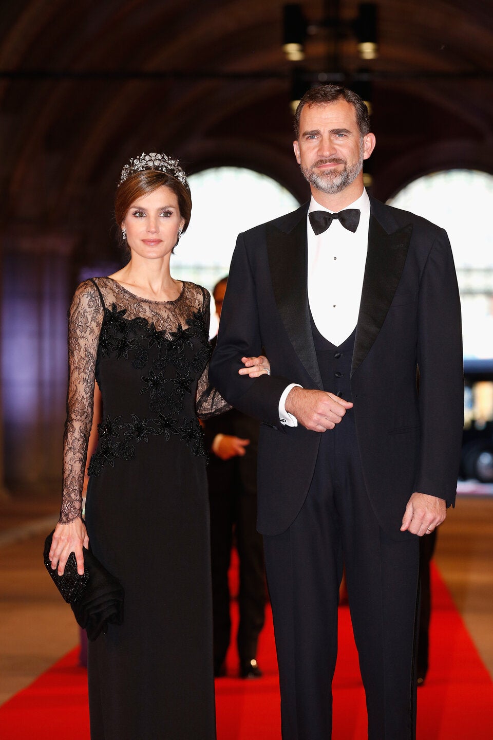 Letizia berührt Felipe nur noch mit den Fingerspitzen: Experte analysiert Körpersprache