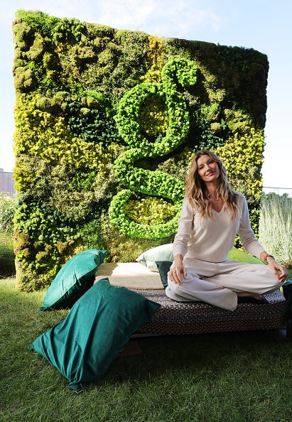 Topmodel Gisele Bündchen begann mit Yoga, um Ruhe zu finden. 