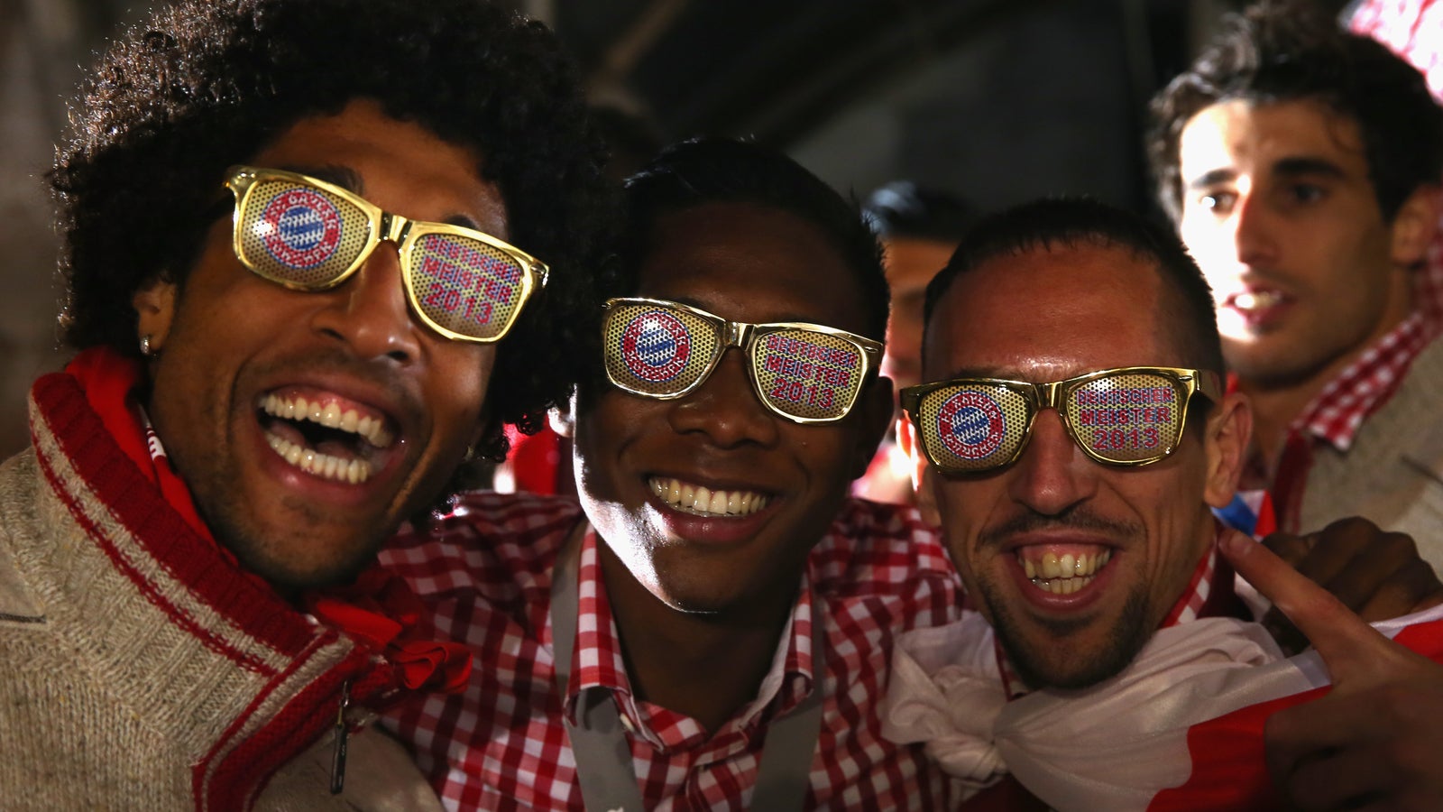 Fans Stunned: Bayern Munich Brings Back Two Legends – Ribéry Returns, Dante Appointed U23 Coach as Trainer Decision Finalized