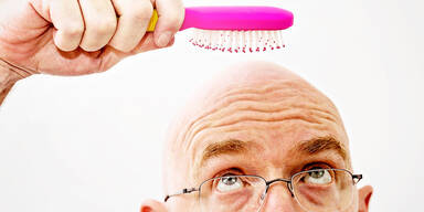 Haarausfall: Symptome, Ursachen und Behandlung